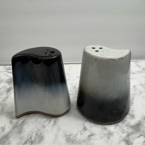 Peter Pots Pottery Entwined Salt & Pepper Shakers Wave Design, signed - Picture 14 of 16